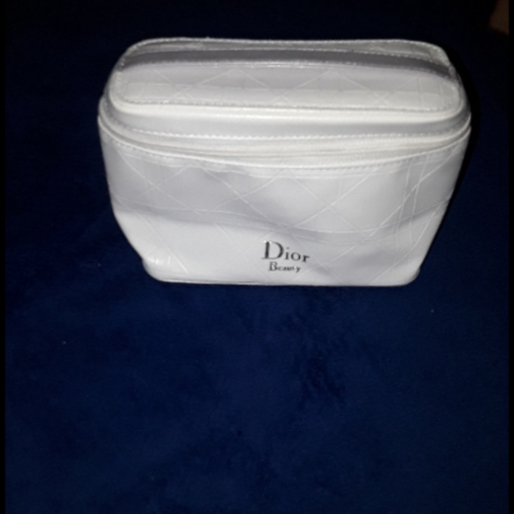 deluxe Dior beauty with mirror.  😊😊😊😊